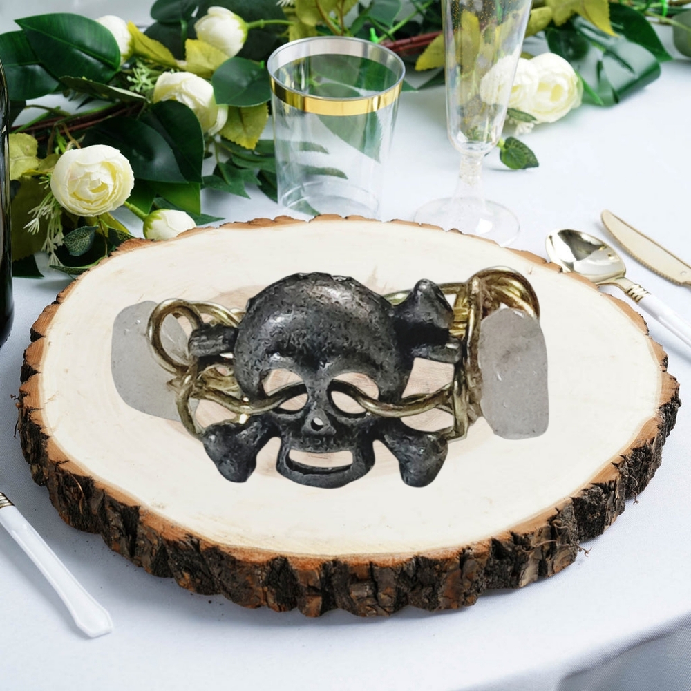 🌲10/$20. Skull and Crossbones Hand-Wired Ring